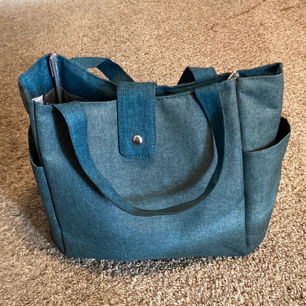 Dark blue, super cute lunchbox with water bottle holder!